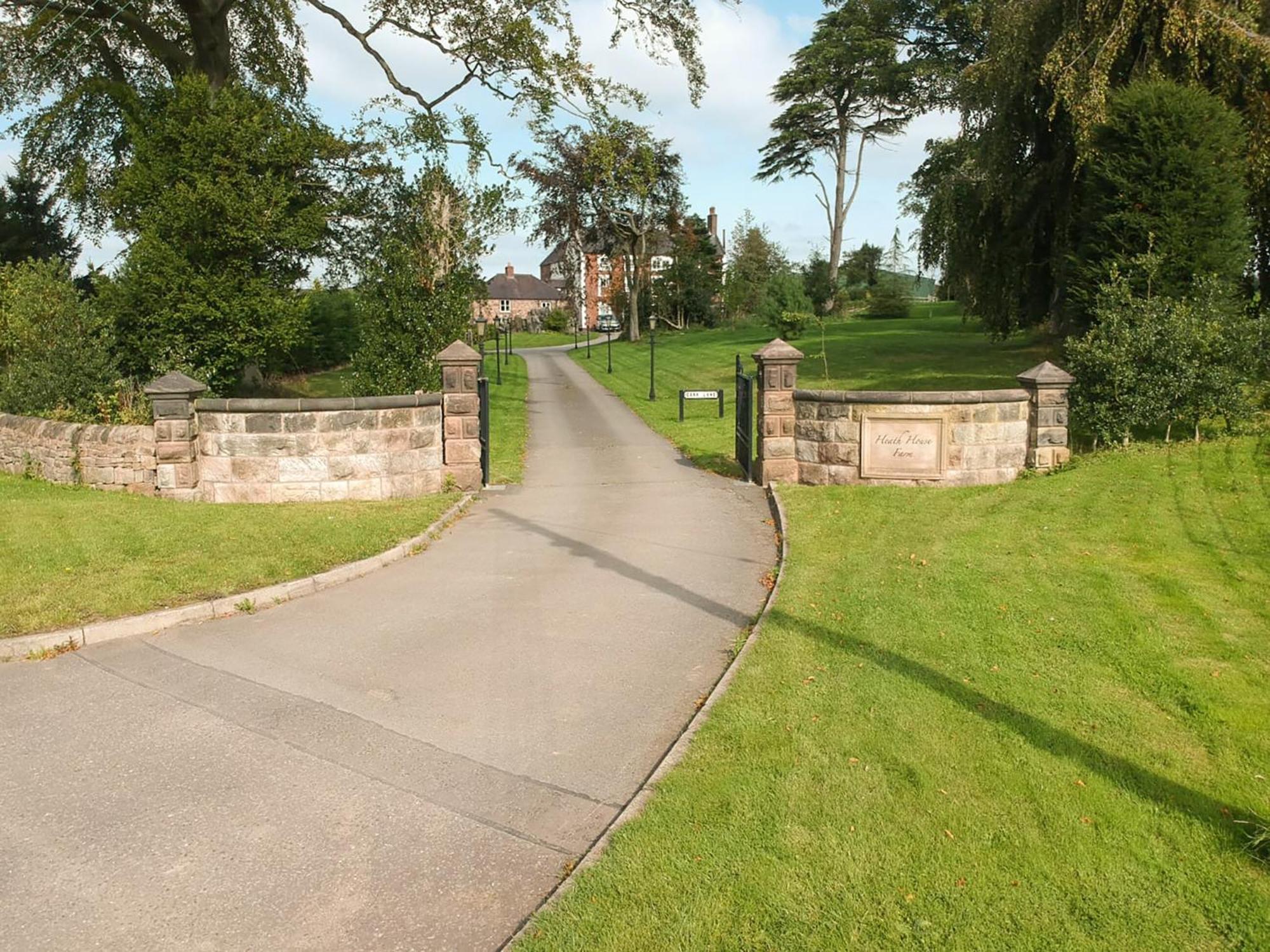 Heath View Villa Cheddleton Exterior photo